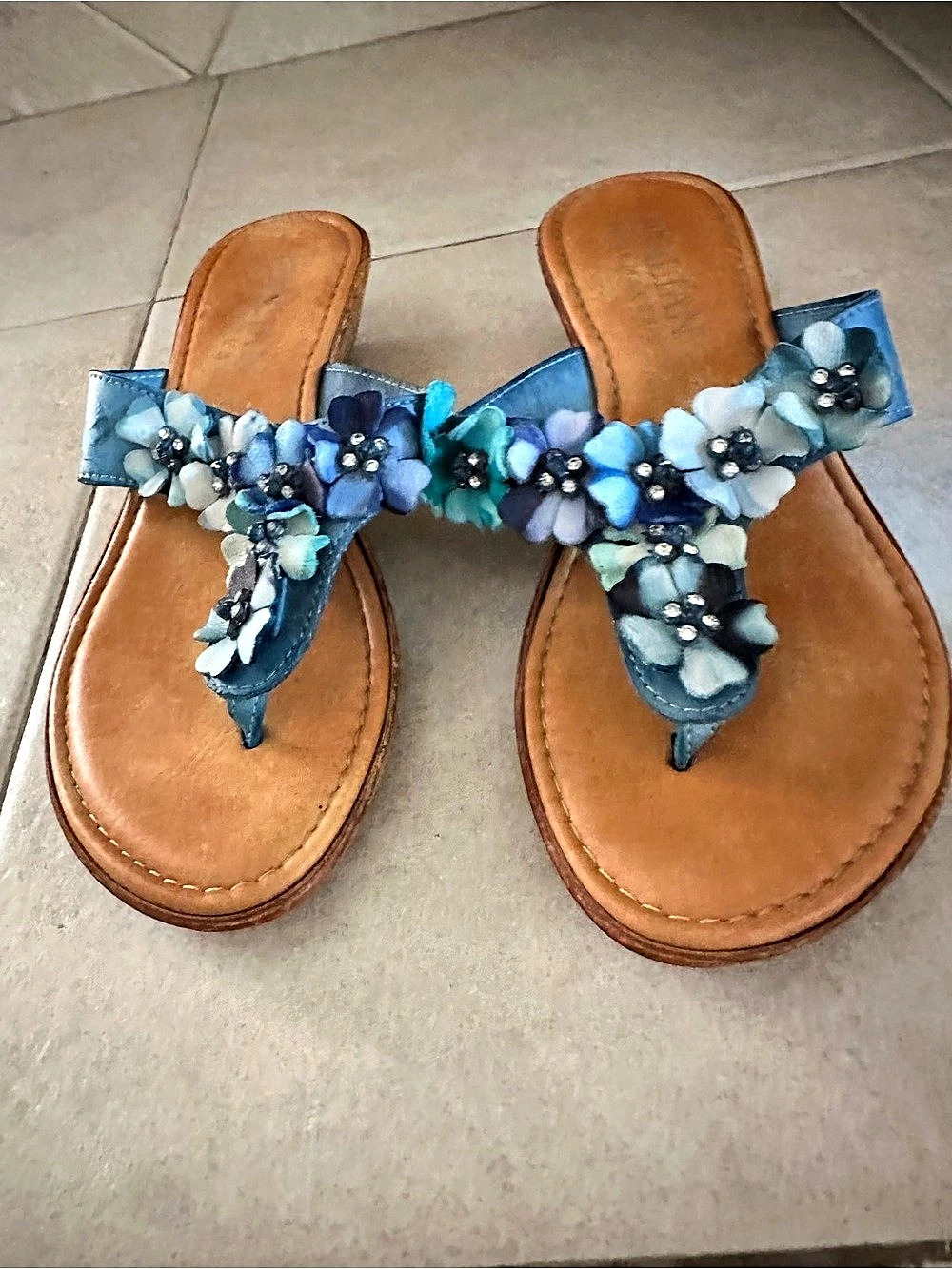 Italian Shoemakers Floral Toe Ring Sandals in Blue (US 6 1/2)